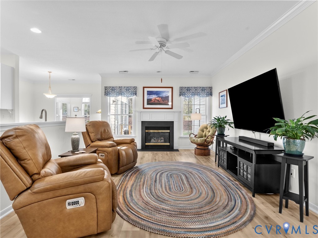 4248 English Holly Cir