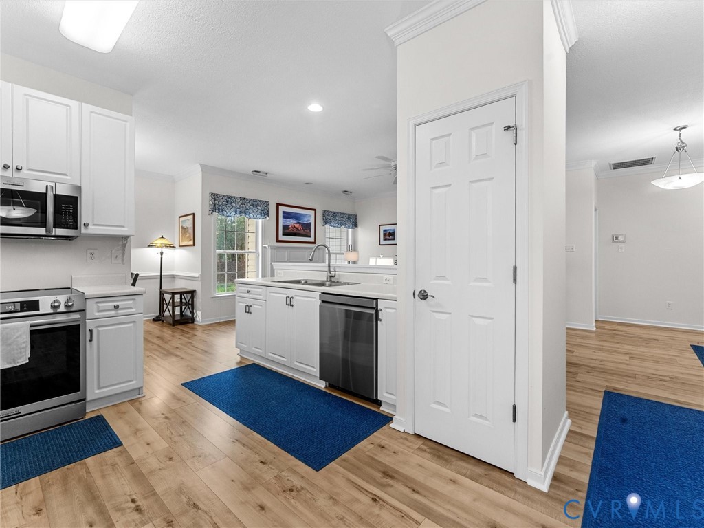 4248 English Holly Cir