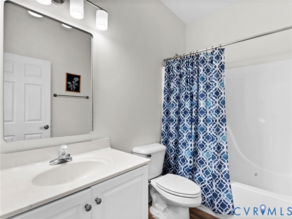 4248 English Holly Cir