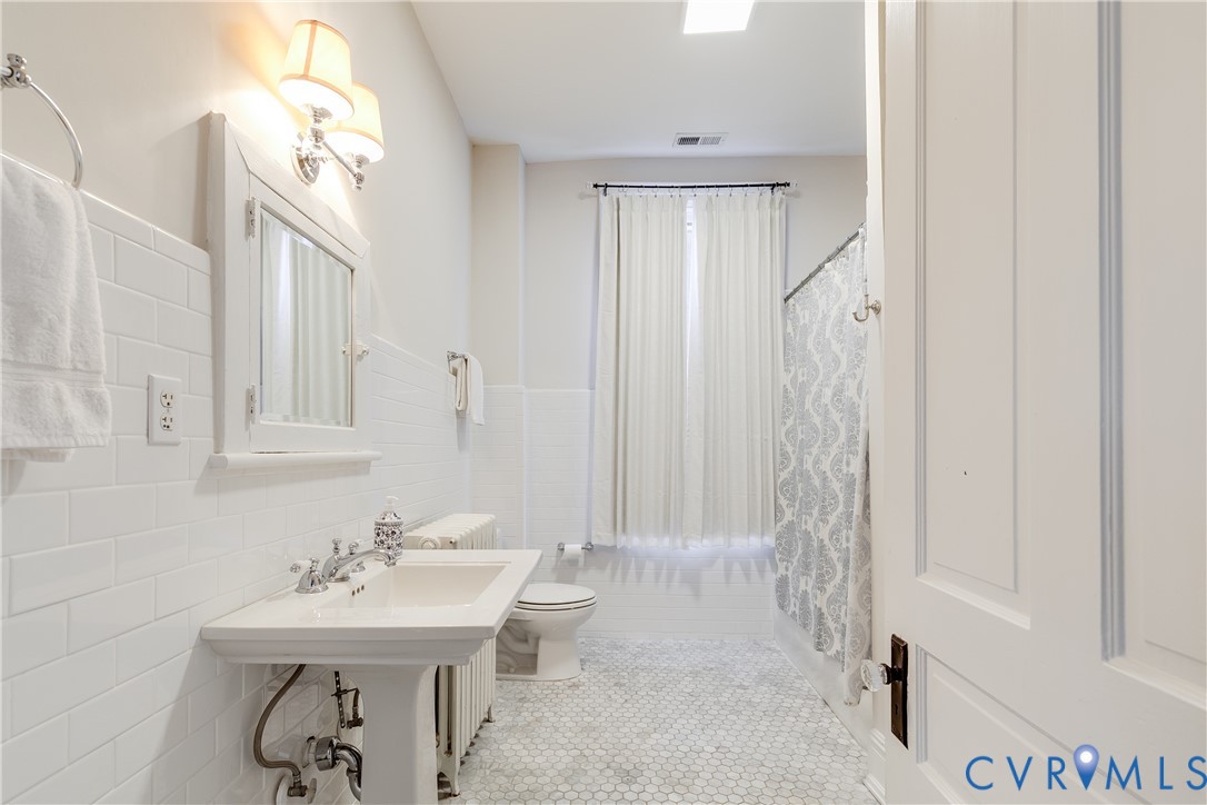 2002 Princess Anne Ave