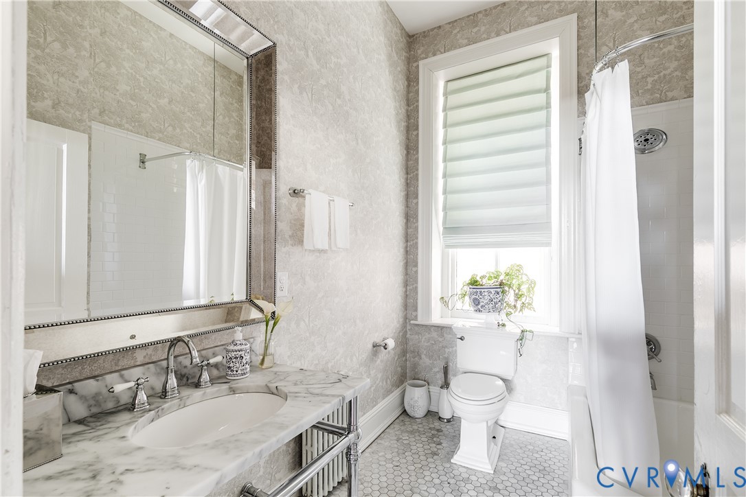 2002 Princess Anne Ave