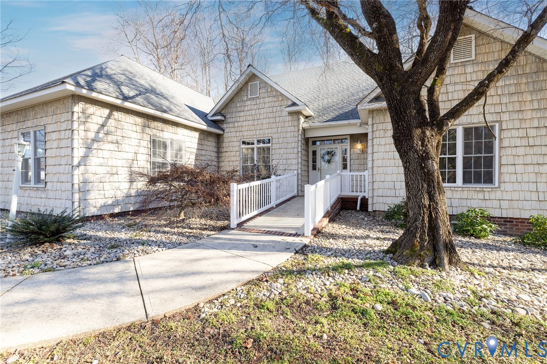1943 Retreat Dr