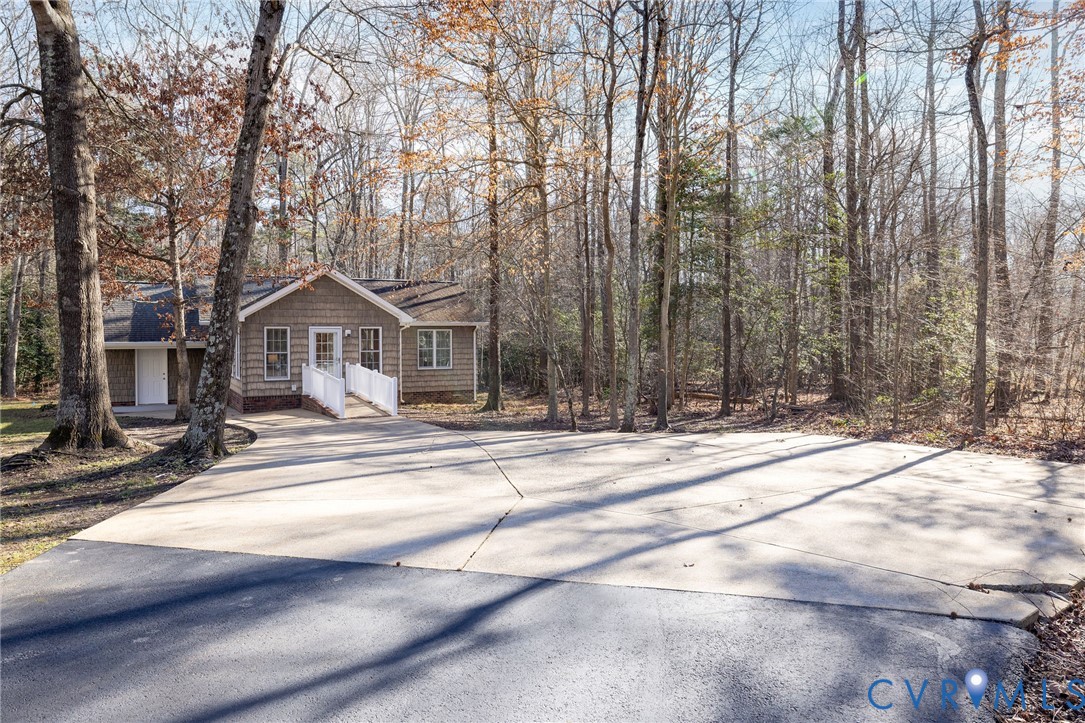 1943 Retreat Dr