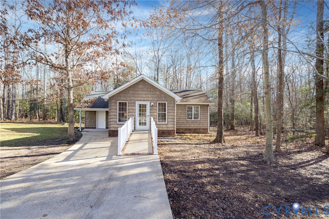 1943 Retreat Dr