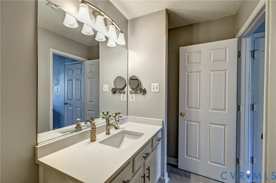 4688 Twin Hickory Lake Dr