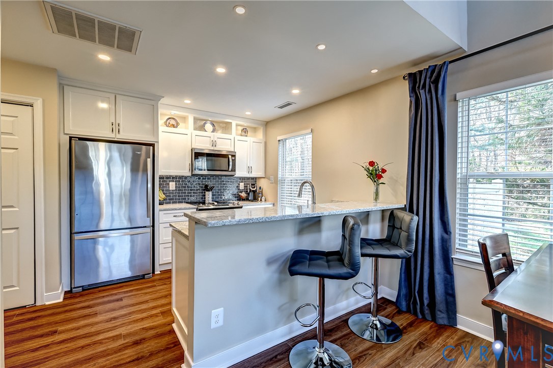 4688 Twin Hickory Lake Dr