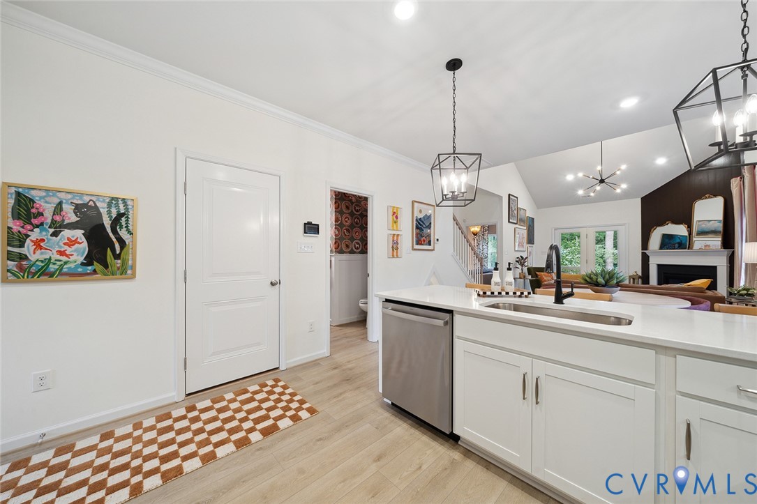 6468 Quinlynn Pl