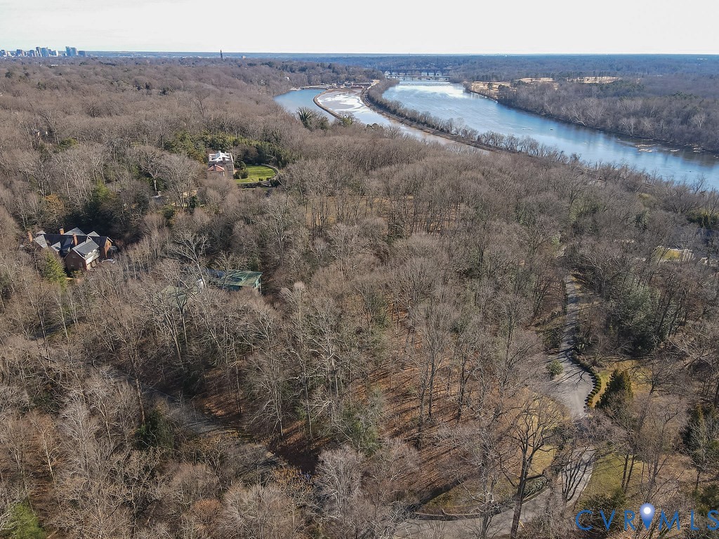 705 Old Locke Ln