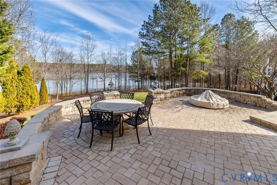 3019 Cove View Ln