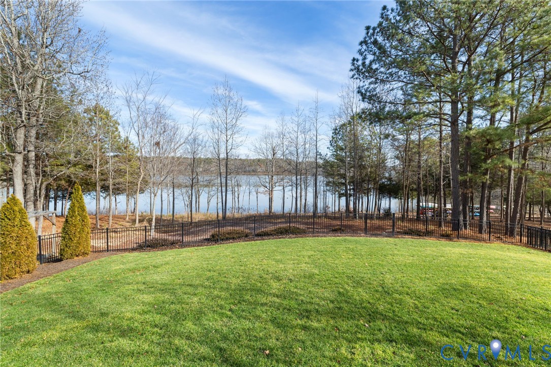 3019 Cove View Ln