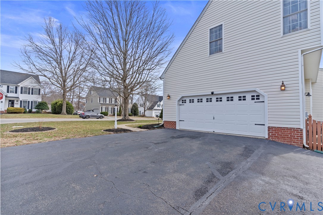 6419 Midday Ln