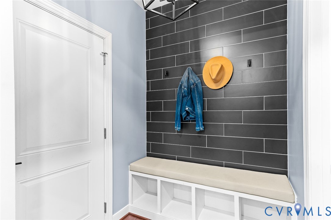 4801 Hidden Falls Ct