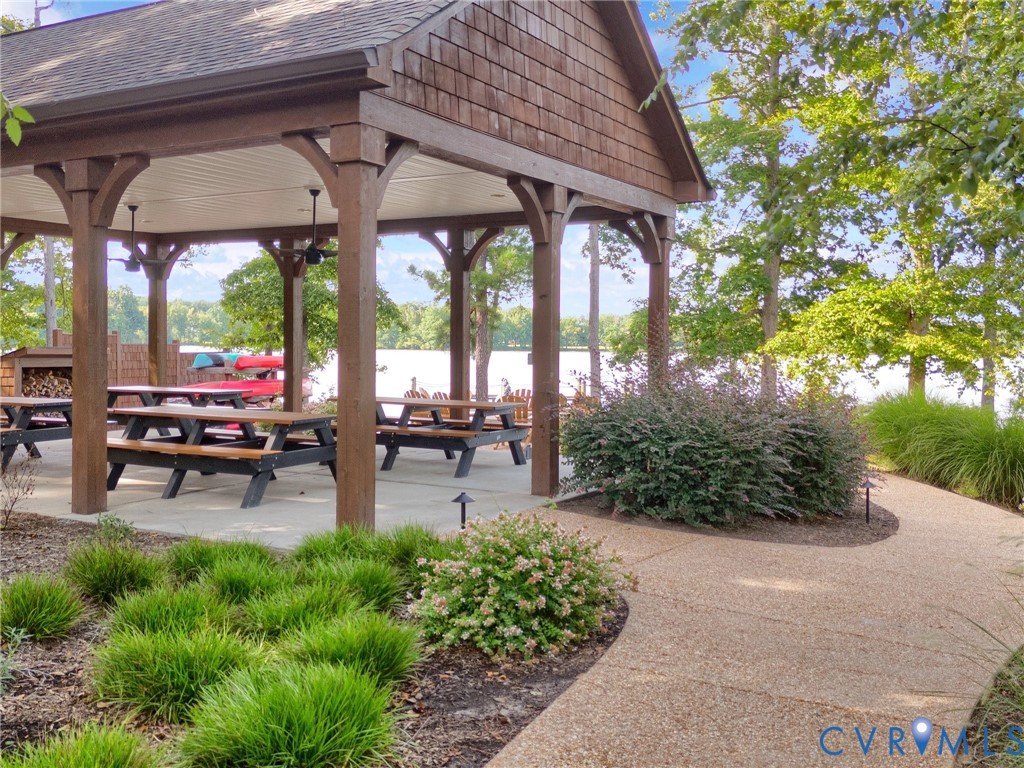 4801 Hidden Falls Ct