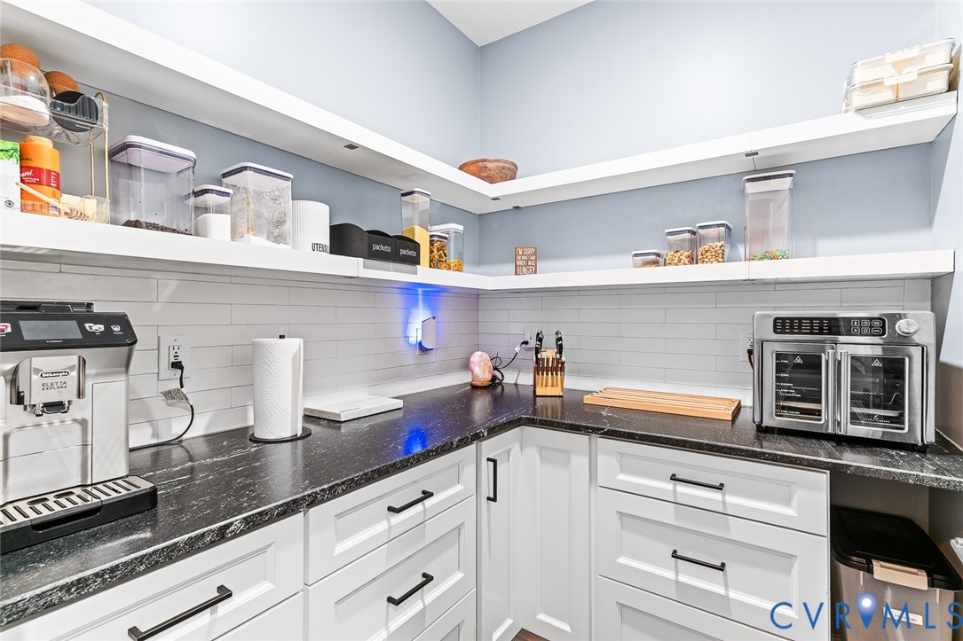 4801 Hidden Falls Ct