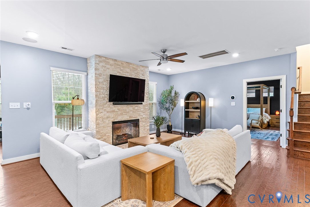 4801 Hidden Falls Ct