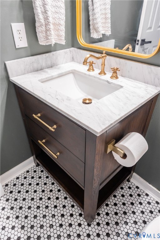 6949 Lake Caroline Dr