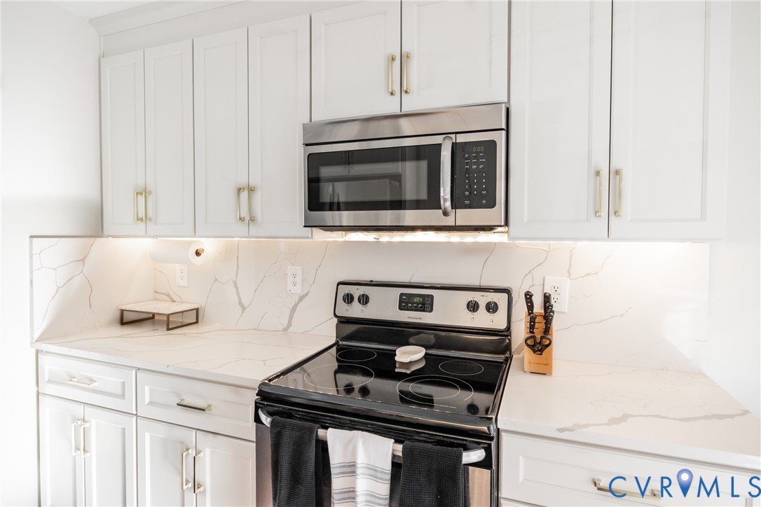 6949 Lake Caroline Dr