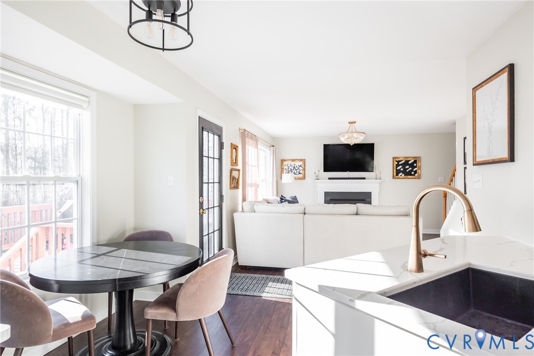 6949 Lake Caroline Dr