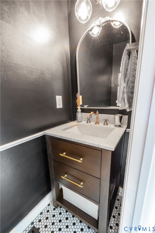 6949 Lake Caroline Dr