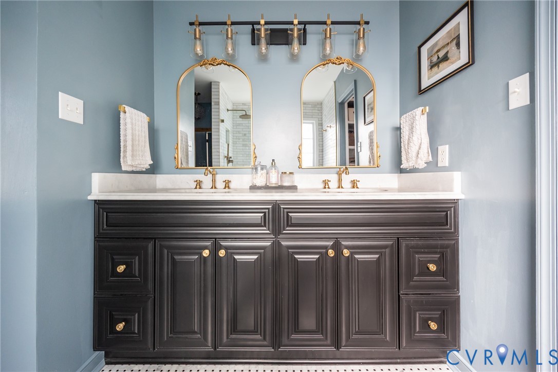 6949 Lake Caroline Dr