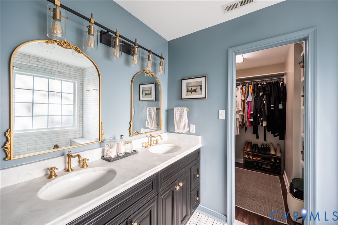 6949 Lake Caroline Dr