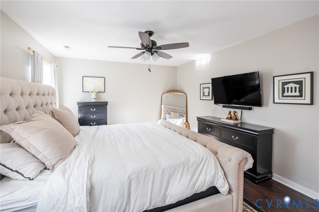 6949 Lake Caroline Dr