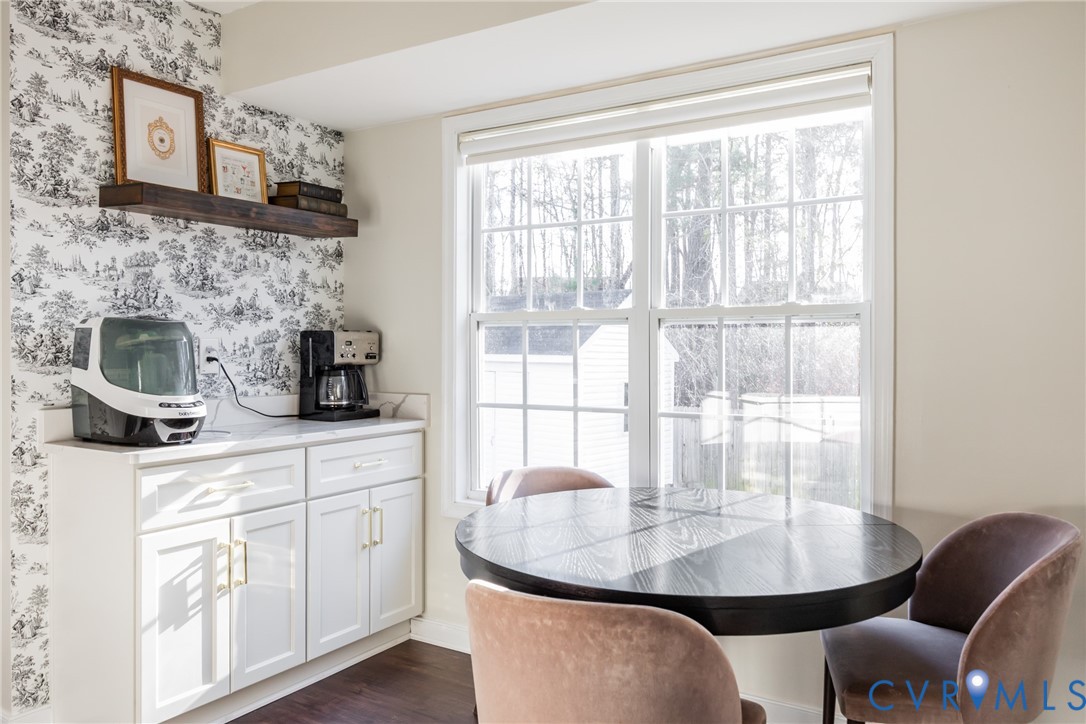 6949 Lake Caroline Dr