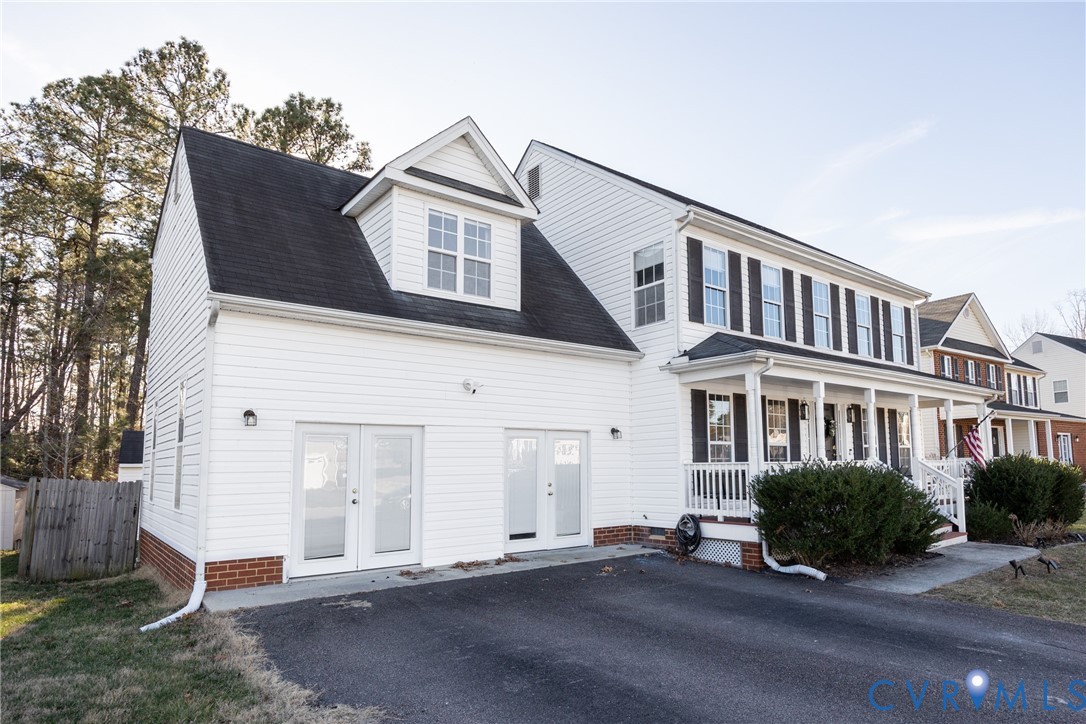 6949 Lake Caroline Dr