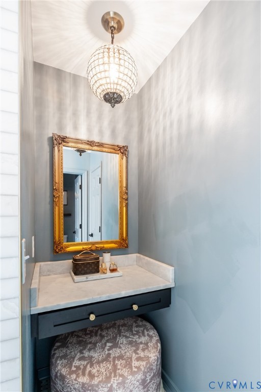 6949 Lake Caroline Dr