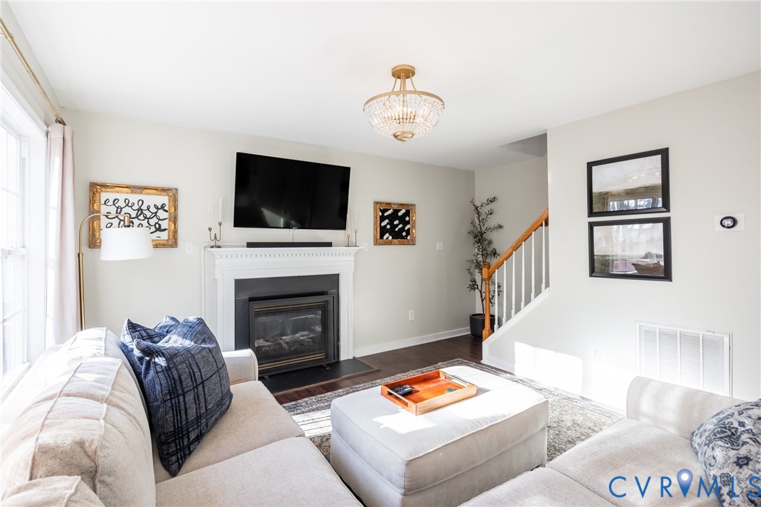 6949 Lake Caroline Dr