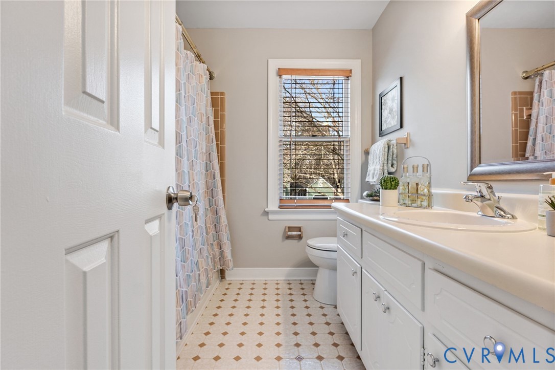 2611 Whispering Oaks Ter