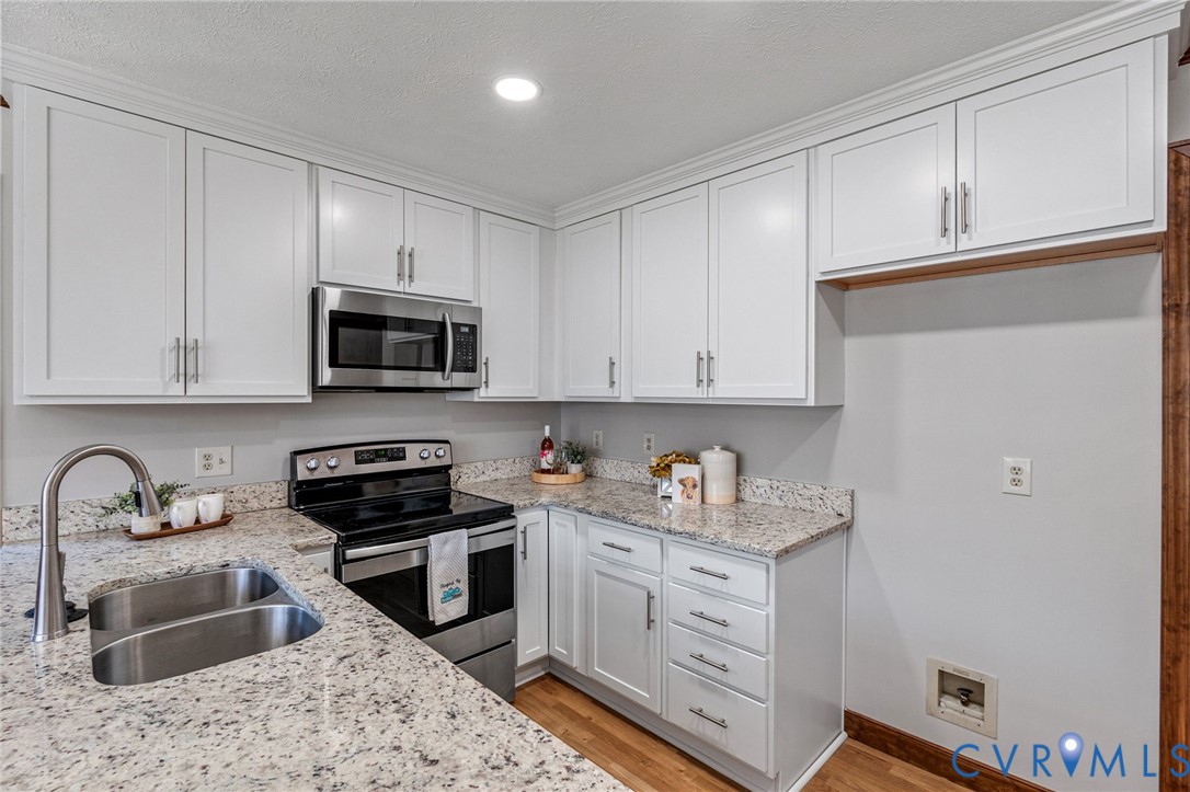 2611 Whispering Oaks Ter