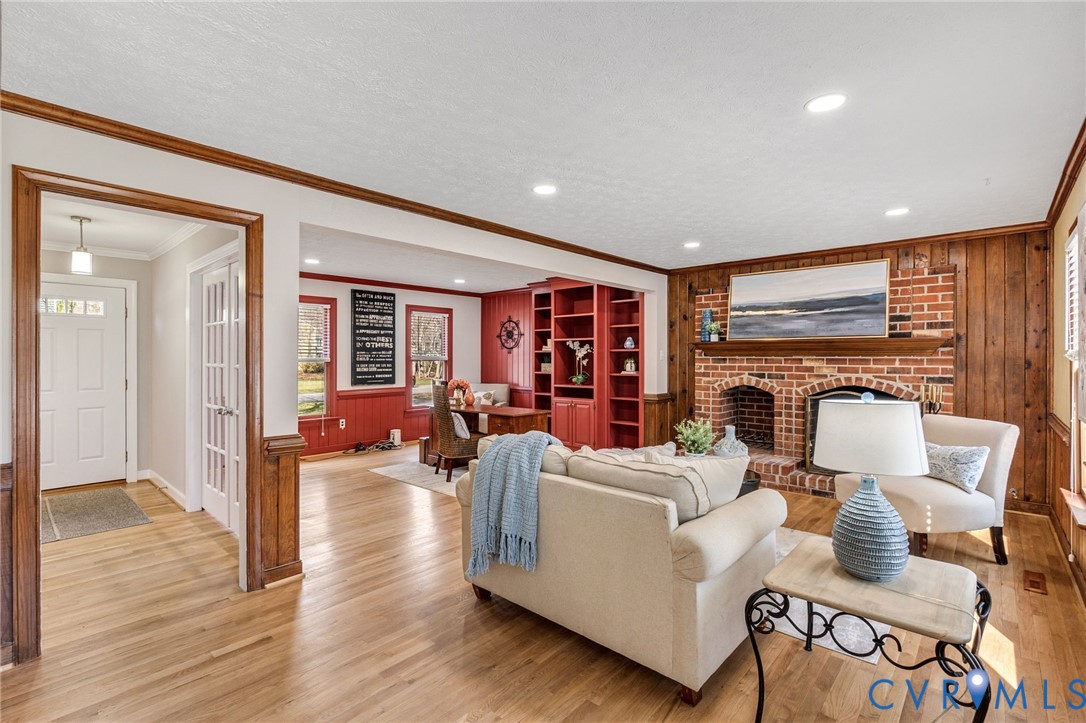 2611 Whispering Oaks Ter