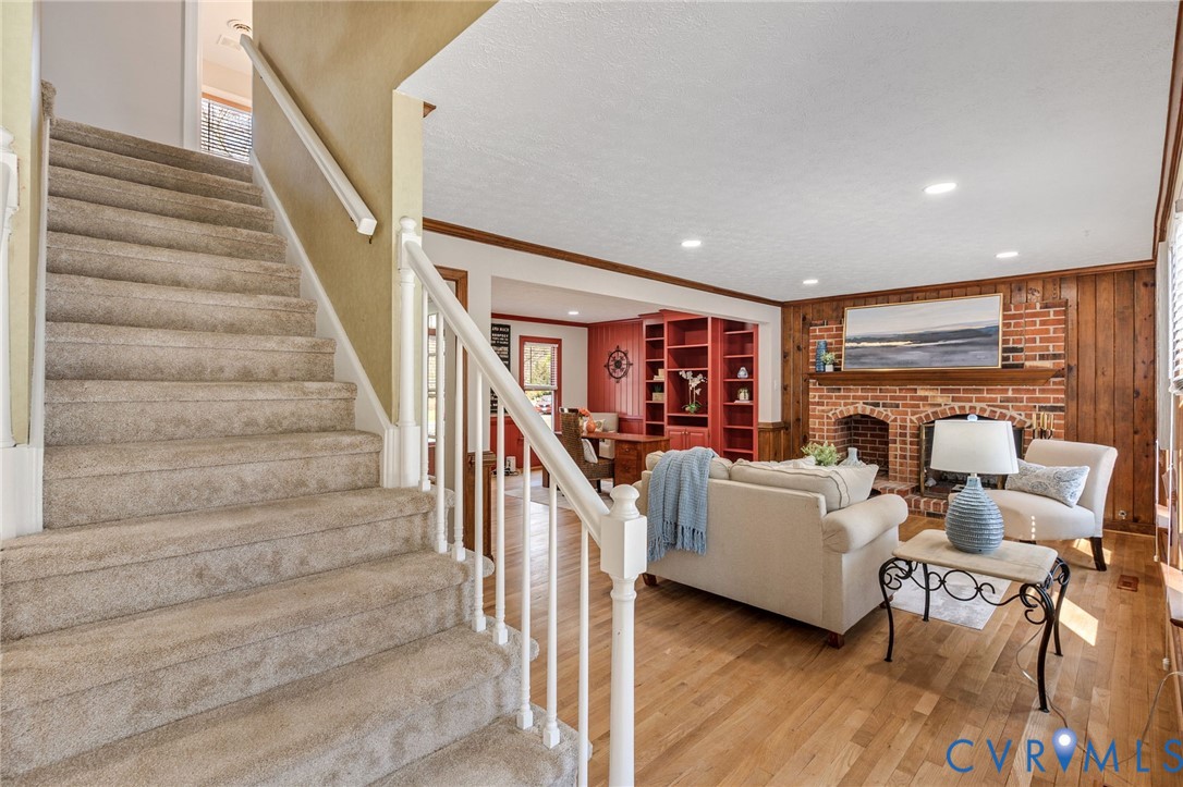 2611 Whispering Oaks Ter