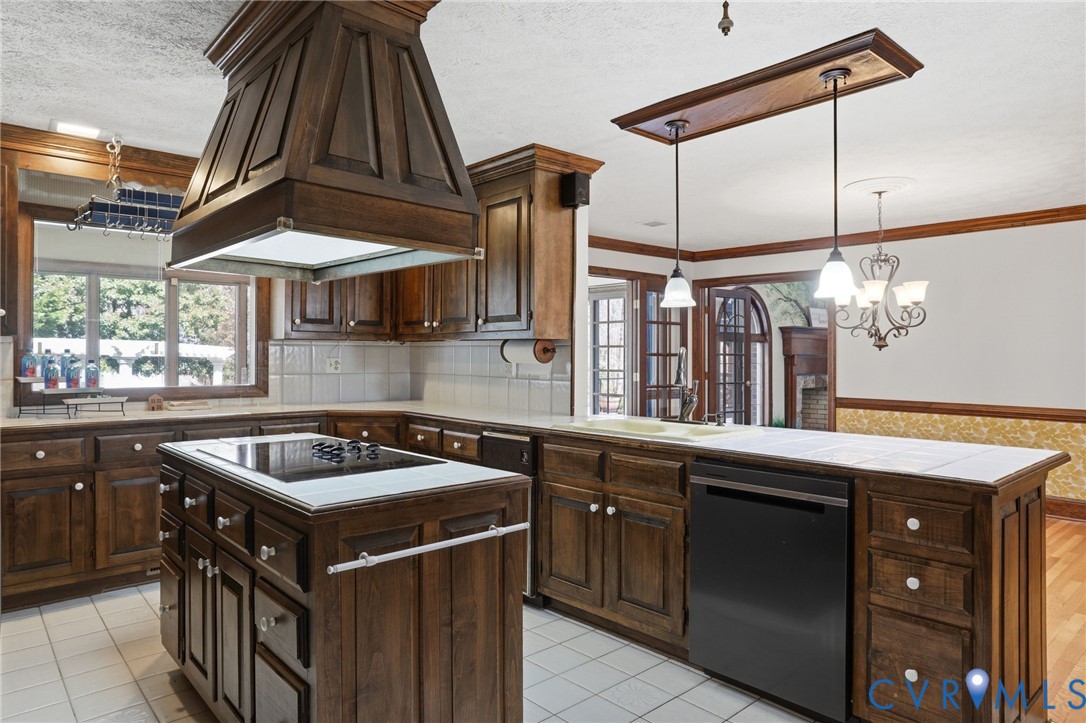 7166 Rotherham Dr
