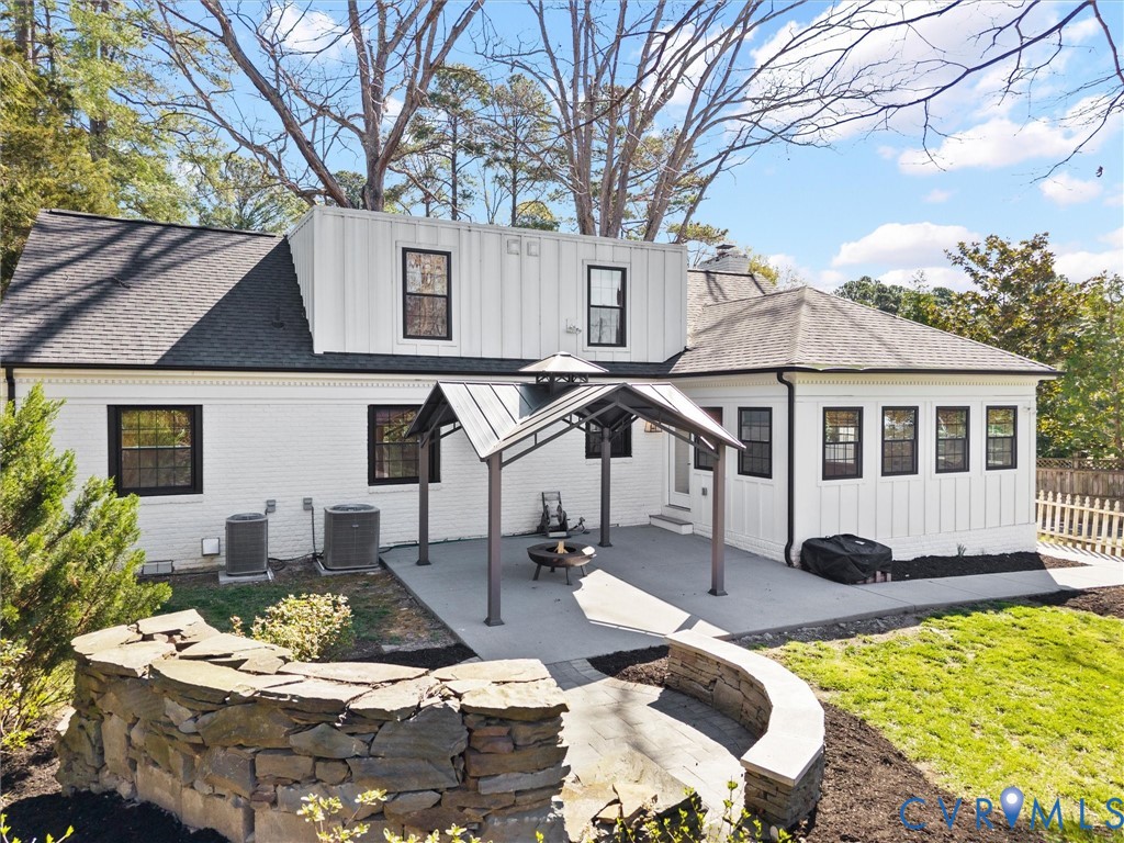 200 N Ridge Rd