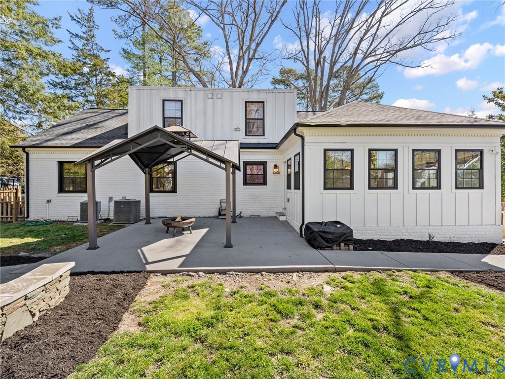200 N Ridge Rd