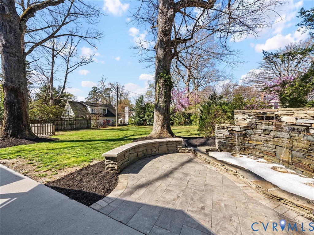 200 N Ridge Rd