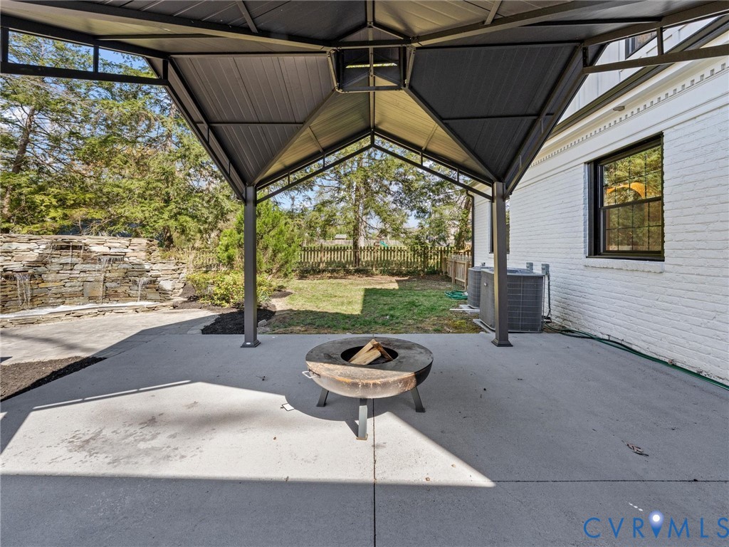 200 N Ridge Rd