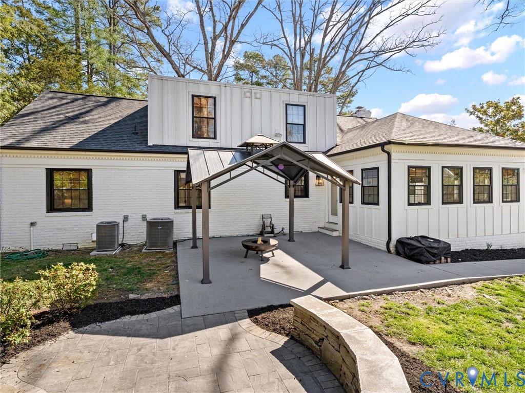 200 N Ridge Rd