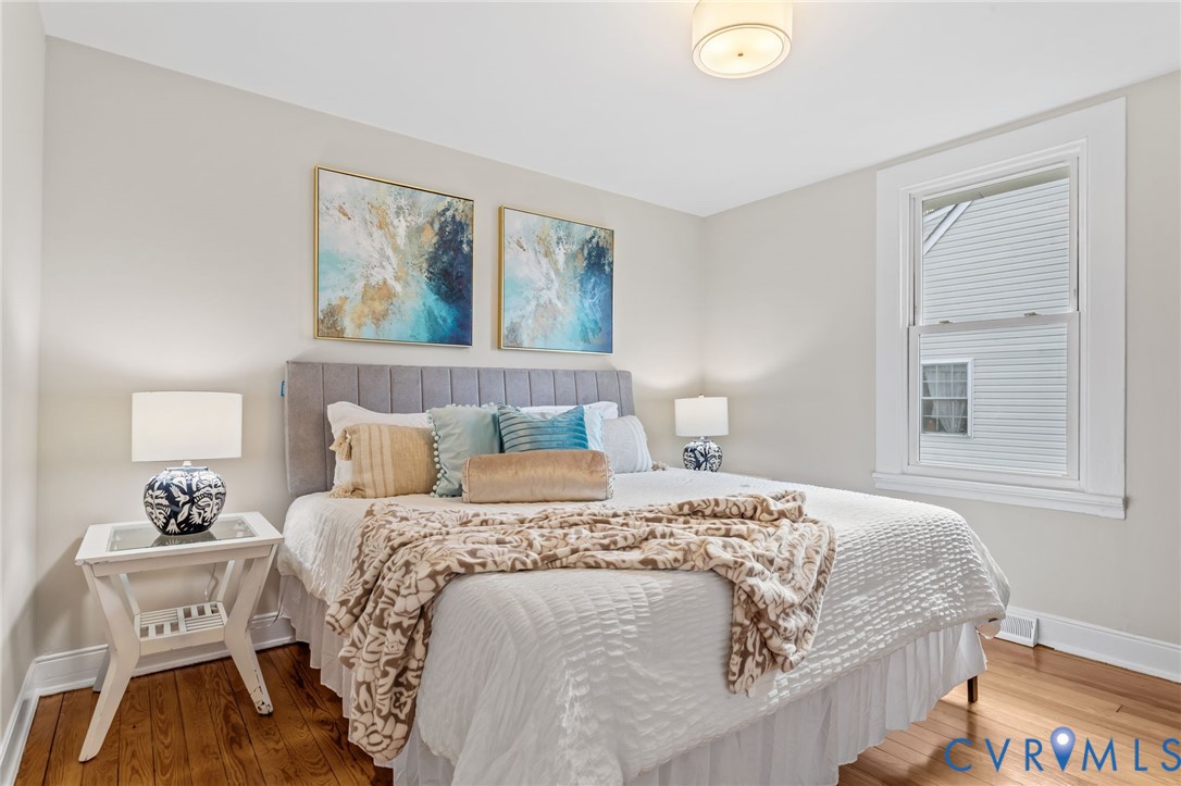 2519 Kenwood Ave