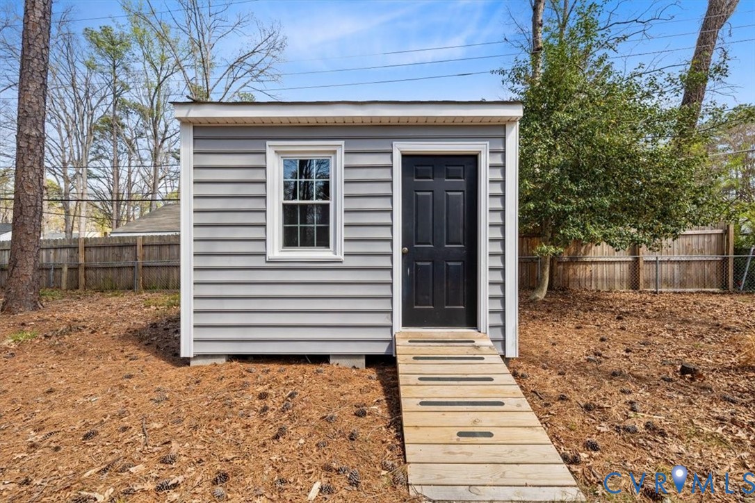 805 Farnwood Dr