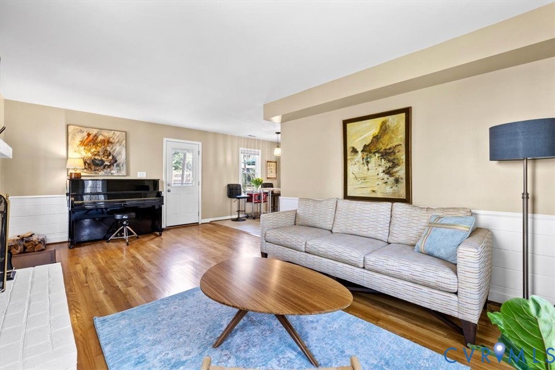805 Farnwood Dr