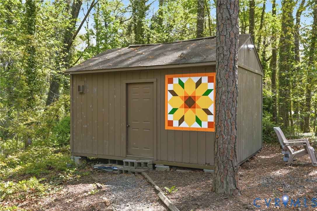 8001 Jahnke Rd