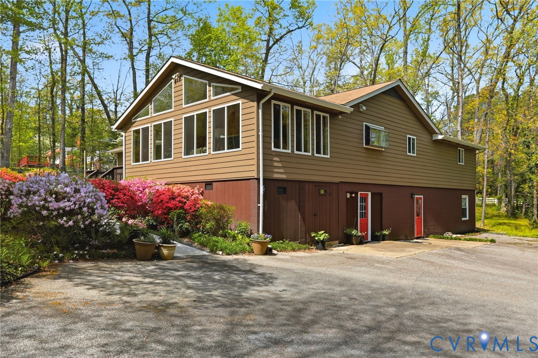 8001 Jahnke Rd