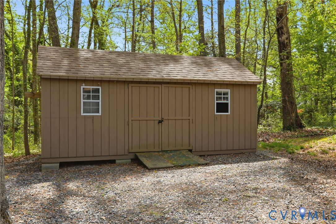 8001 Jahnke Rd