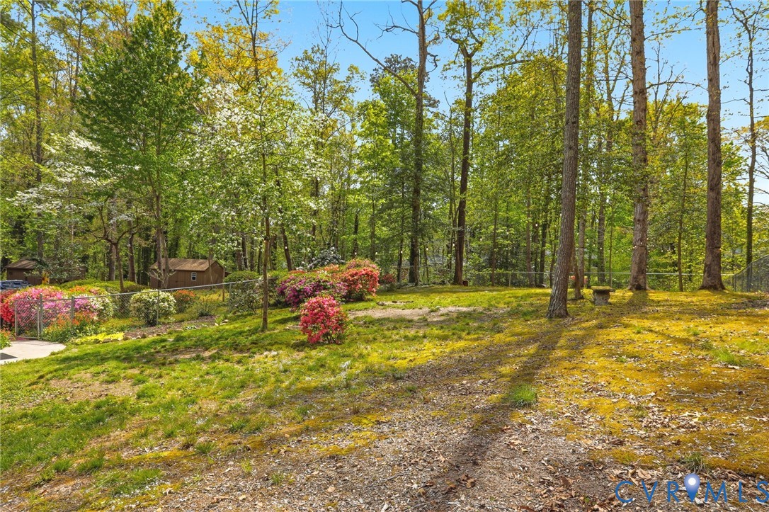 8001 Jahnke Rd
