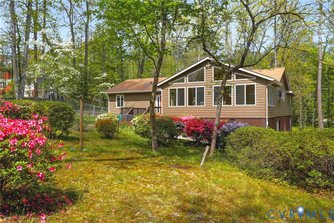 8001 Jahnke Rd