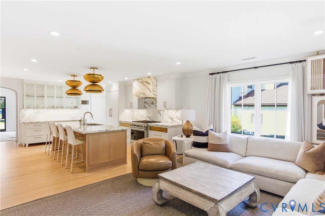37 Lexington Rd