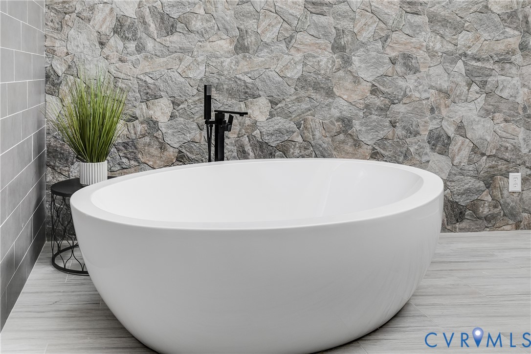 2100 Huguenot Springs Rd